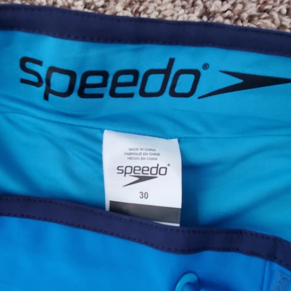 Men's size 30 Speedo swim shorts - Picture 3 of 4